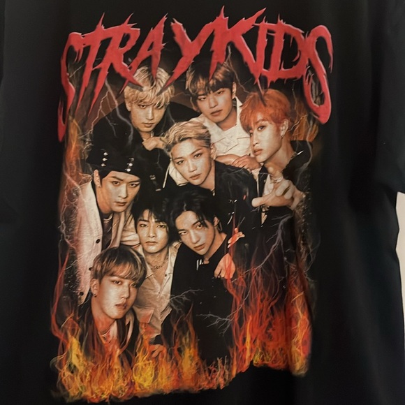 Stray Kids OT8 fire flames t-shirt. 🫰🏻🔥 - Picture 2 of 2